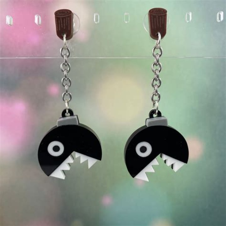 Handmade Chain Chomp Earrings Are Adorkable